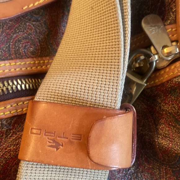 ETRO Duffle bag w/ luggage tag & lock and key. EUC! - Picture 15 of 17